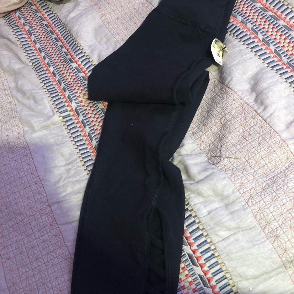 Leggings with tag